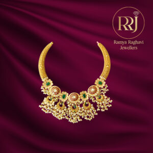 Exquisite Gold Choker Necklace with Emeralds & Pearls