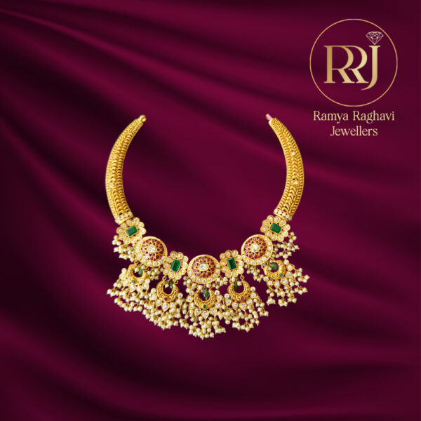 Exquisite Gold Choker Necklace with Emeralds & Pearls