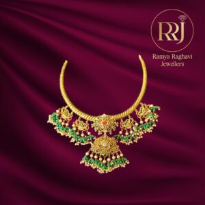 Grand Gold Choker Necklace with Emerald Beads & Pearls