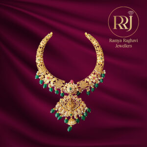 Majestic Gold Antique Choker with Emeralds & Pearls