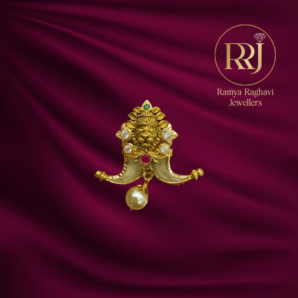 Traditional Tiger Claw Gold Pendant